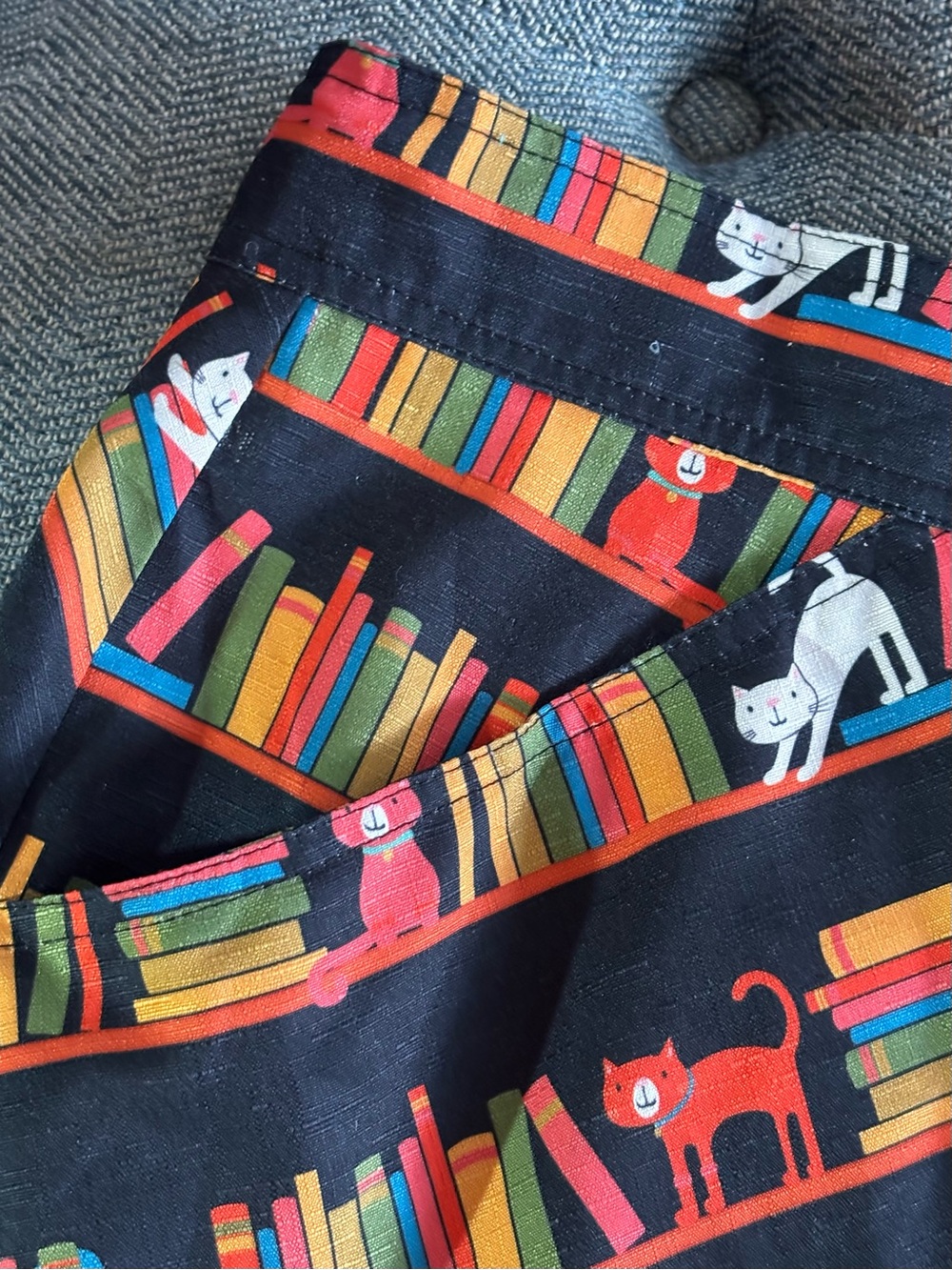 Unique Vintage Black Wrap Skirt Book Library & Cat Print Orange Yellow Blue - Picture 5 of 10